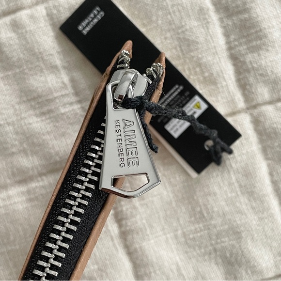 ❤️ NWT Aimee Kestenberg Alia Slim ID Wallet Tan Vachetta Leather - Picture 6 of 7